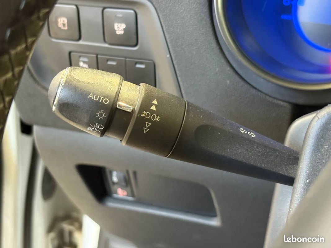 CITROEN C4 1.6 120ch MILLENIUM - 2013 - 99 000 km - Suivi complet - Première main (image 21)