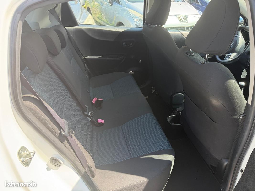 Toyota yaris d-4d pack design couleur blanc nacre (image 4)
