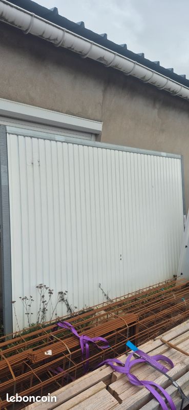 Porte de garage blanche largeur 3,4mxhauteur 2,2m (image 1)