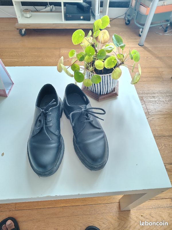 Martens basse 40 neuve Chaussures