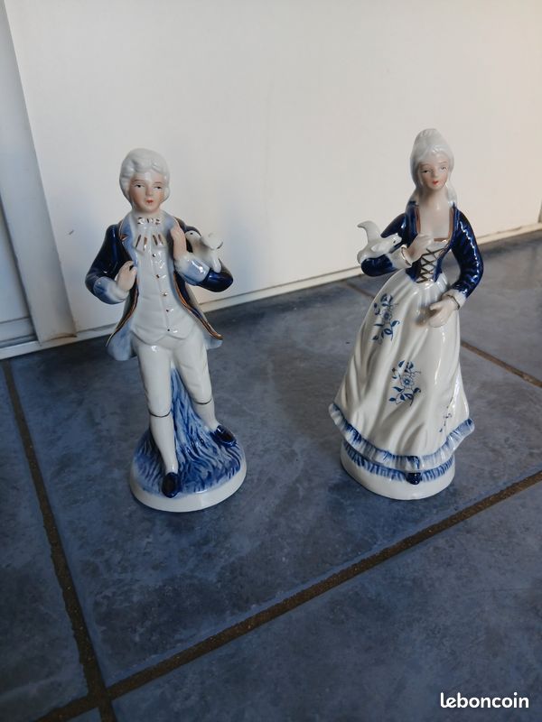 Deux statuettes (image 1)