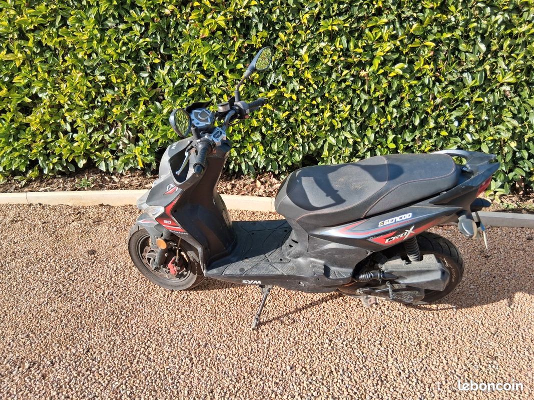 Sym crox (image 1)