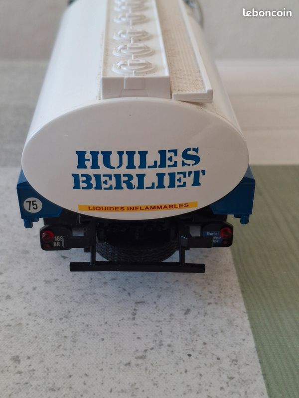 Maquette 1/43 Berliet GLR8 M2 Citerne à Huiles (1960) - Collection Hachette IXO - Édition Limitée