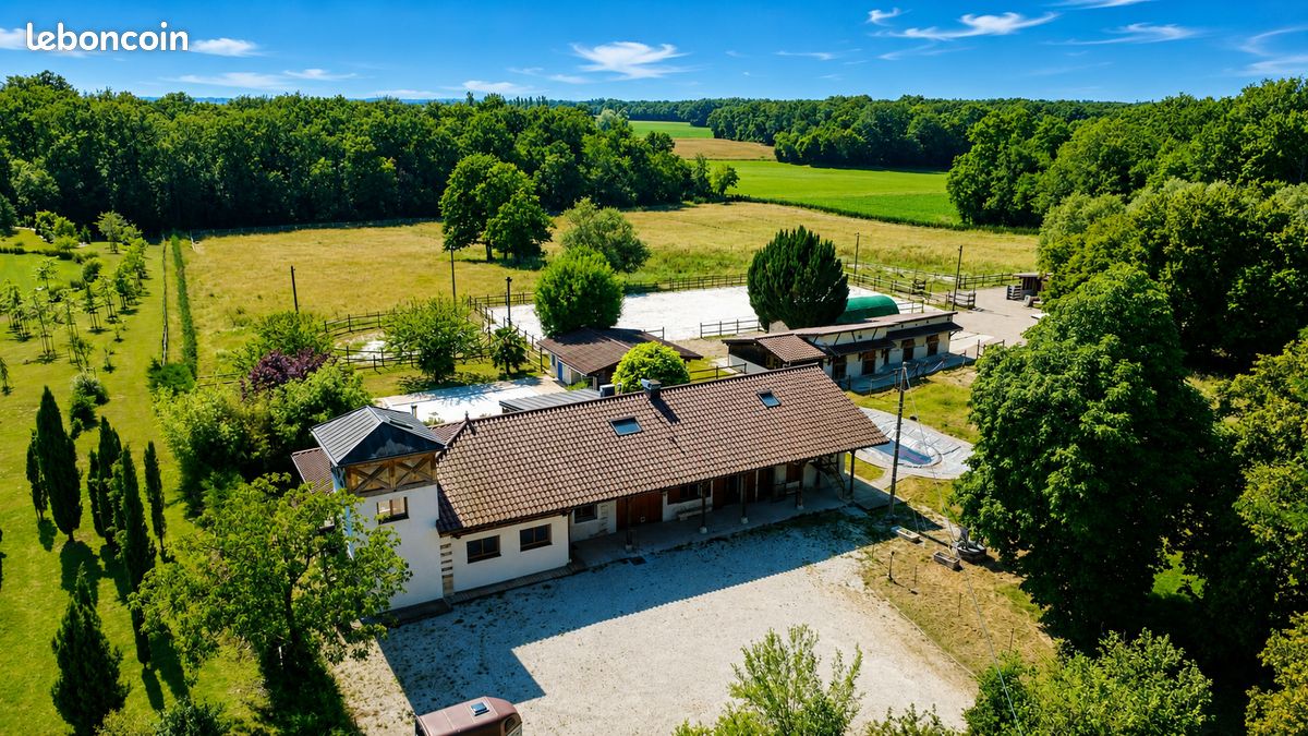 Maison 14 pièces 378 m² · à Marboz · 378 m² · 890 000 €
