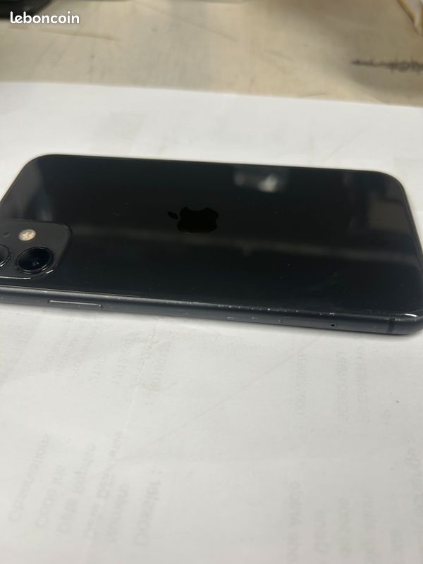 APPLE iPhone 11 noir 64Go - RED by SFR