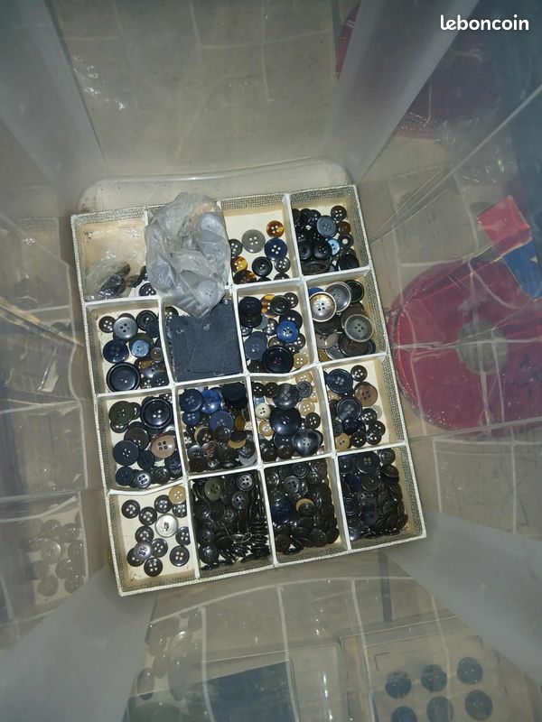 Lot de 100 divers boutons (image 6)
