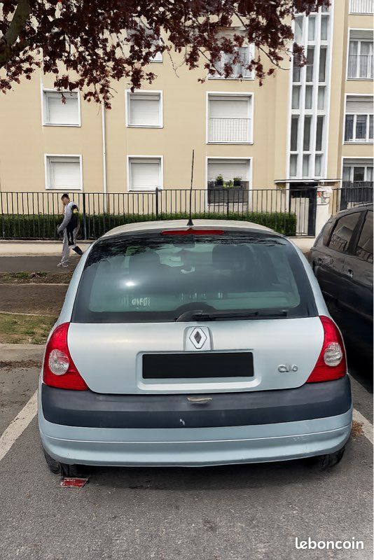 Renault Clio 2 Essence – 4 CV – Bon état (image 1)