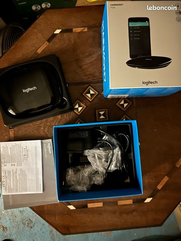 Logitech Harmony hub (image 1)