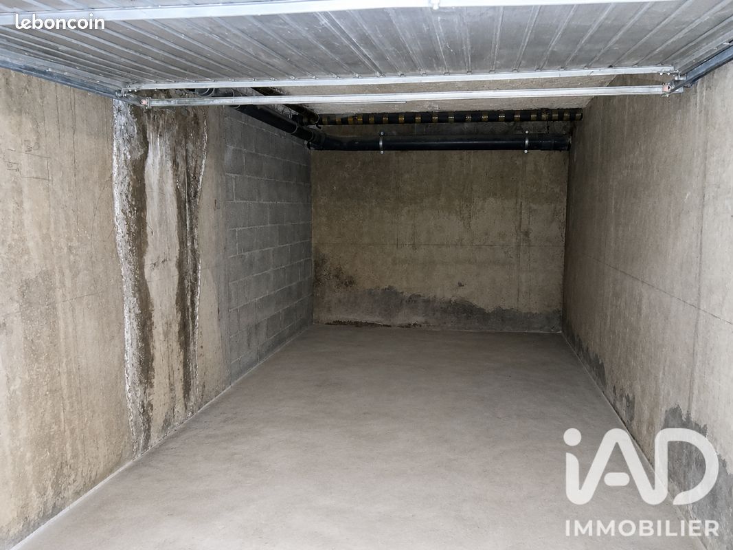 Parking 15 m² · à Grenoble · 15 m² · 16 000 €