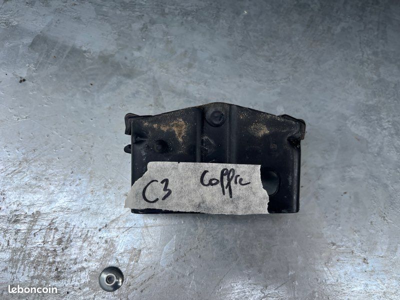 Crochet de coffre C3 (image 2)
