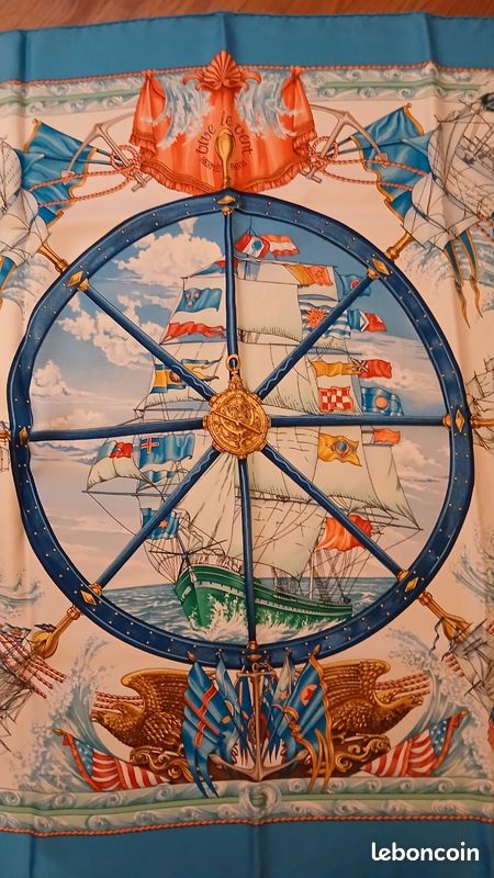 Foulard HERMÈS En Soie Vintage - Rectangle Bleu Ciel - Modèle Années 80