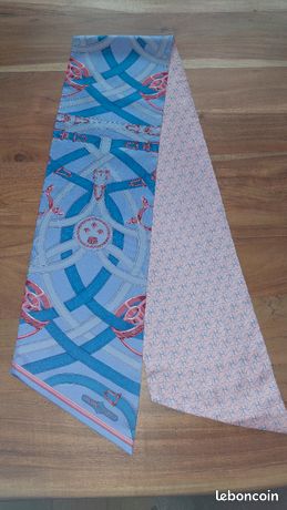 Écharpe en soie Twilly Cavalcadour à Cheval Maxi Bleue Hermès Bleu