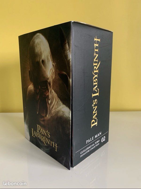 Action Figure NECA - L'Uomo Pallido (Pale Man) Da Il Labirinto Del Fauno - Premium Con Trono Degli Inferi, Super Snodabile, Collezione Signature Guillermo Del Toro