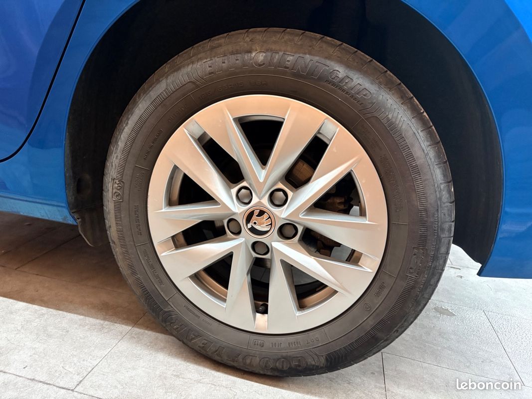 Skoda FABIA 1.0 TSI 95 CH BVM5 Ambition 2EME MAIN + CARPLAY + RADARS AV/AR + GARANTIE 12 MOIS (image 17)