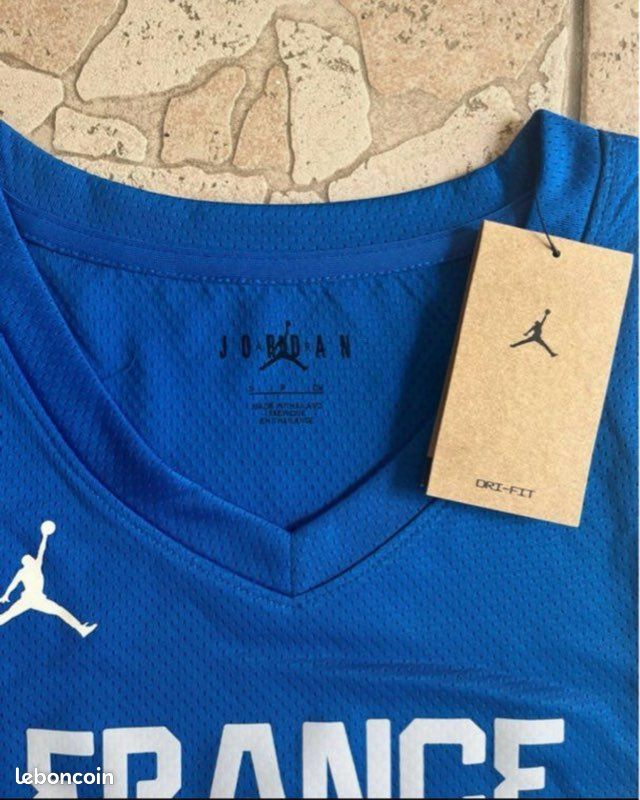 Maillot officiel france home jordan X FFBB Neuf avec étiquette