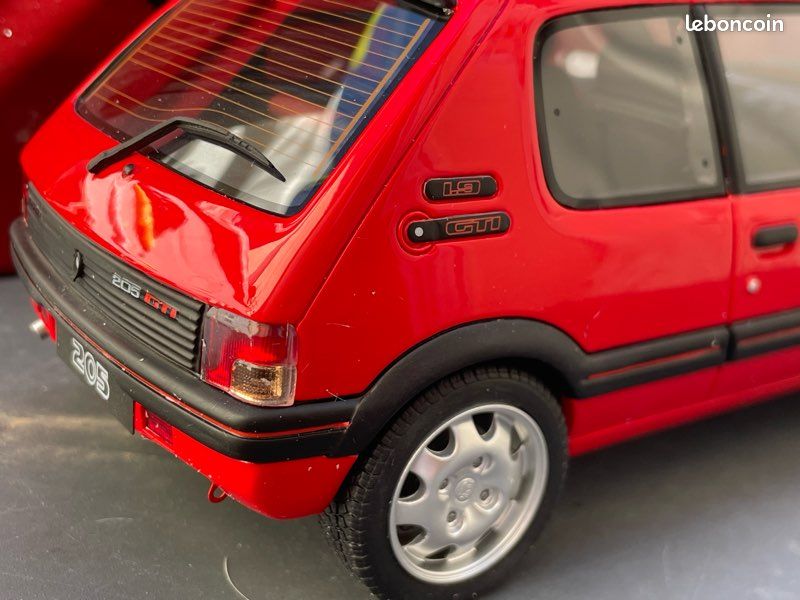 Rare Peugeot 205 GTI 1l9 Electro-choc 1/18 Ottomobile (image 8)