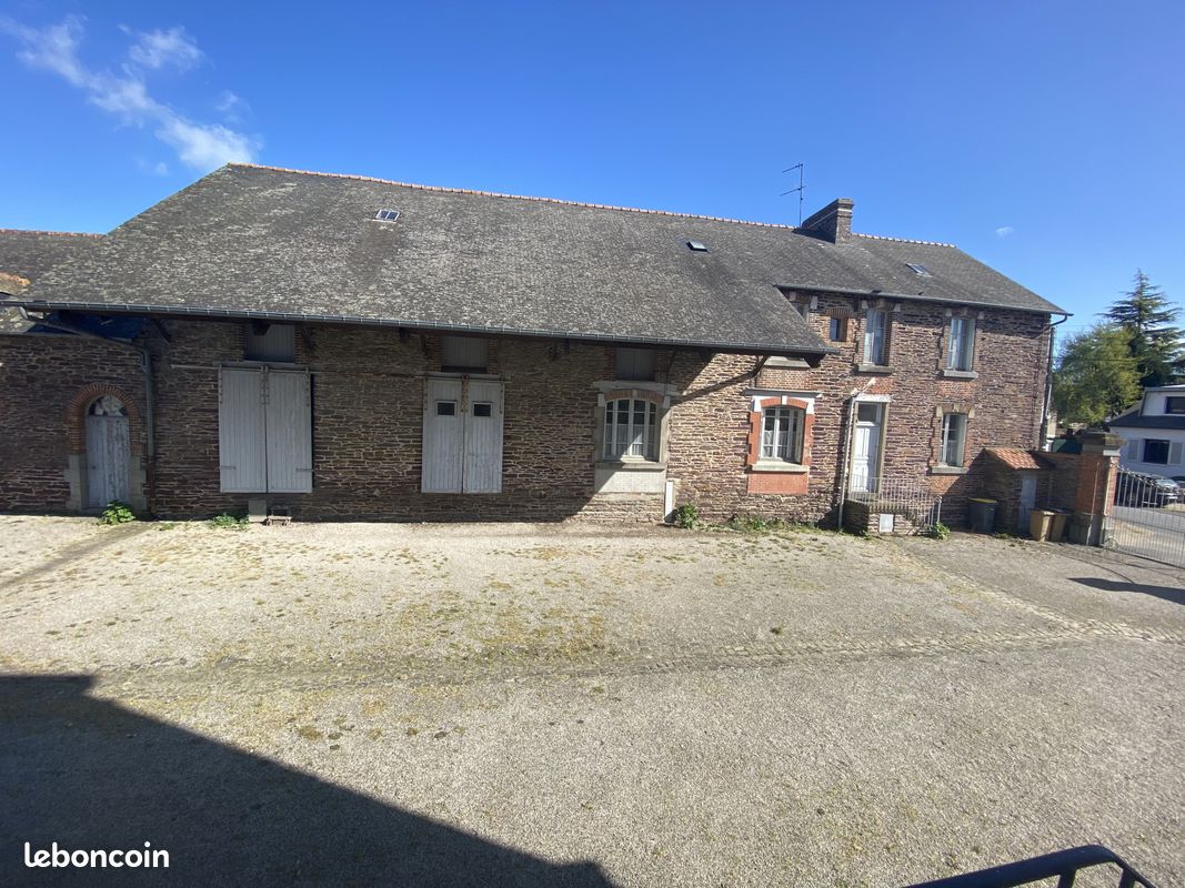 Maison 9 pièces 450 m² · à Bruz · 450 m² · 261 250 €