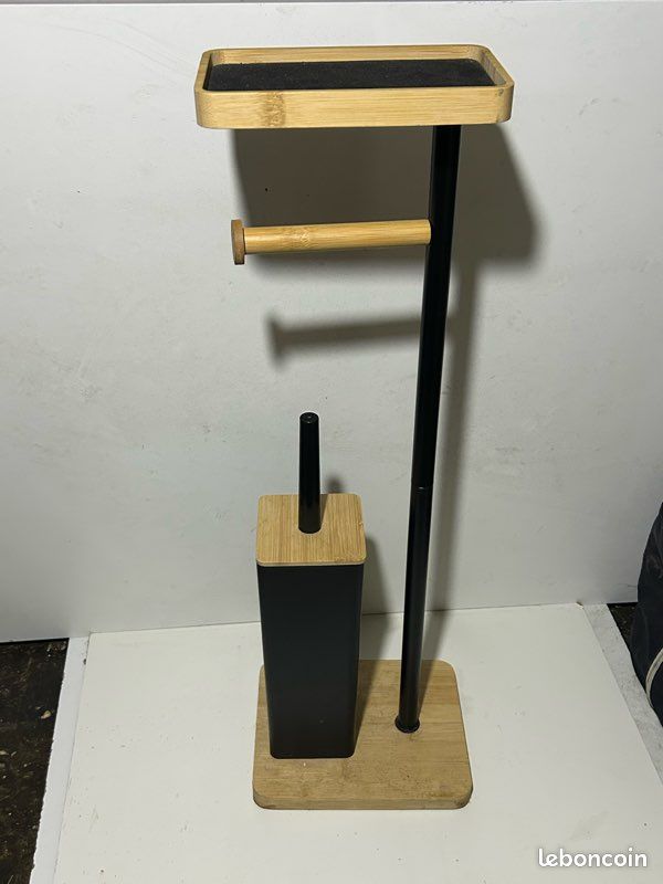 Support de papier toilette avec une brosse (image 1)