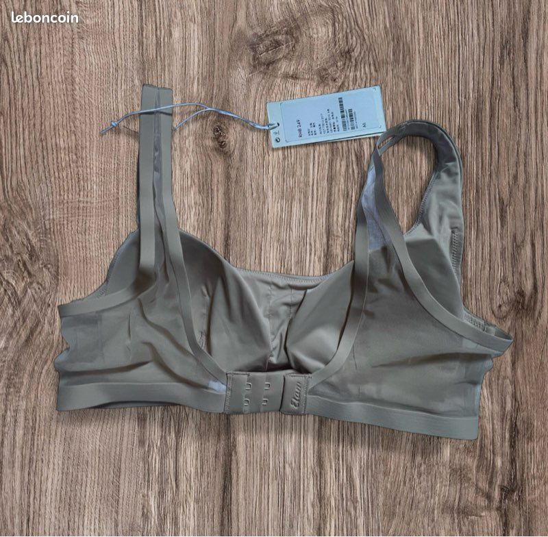 Vente en lot 39 soutiens-gorge push-up marque Etam Vêtements