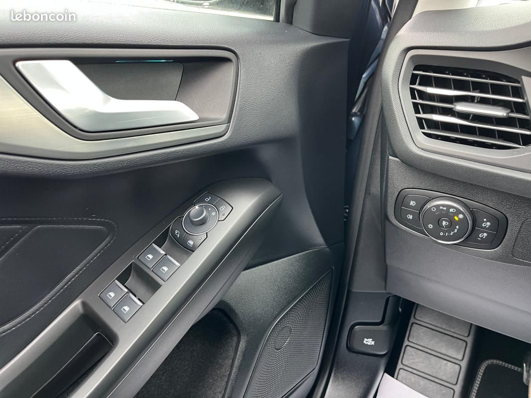 Ford Focus 1.0 EcoBoost 125 S&S mHEV Titanium X Business (image 13)