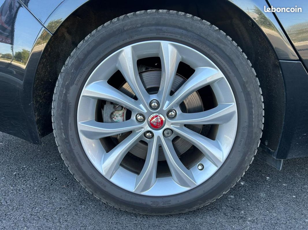 JAGUAR XF 2.0 D - 180 - BVA - Stop/Start 2015 BERLINE Prestige PHASE 1 GARANTIE 6 MOIS (image 43)