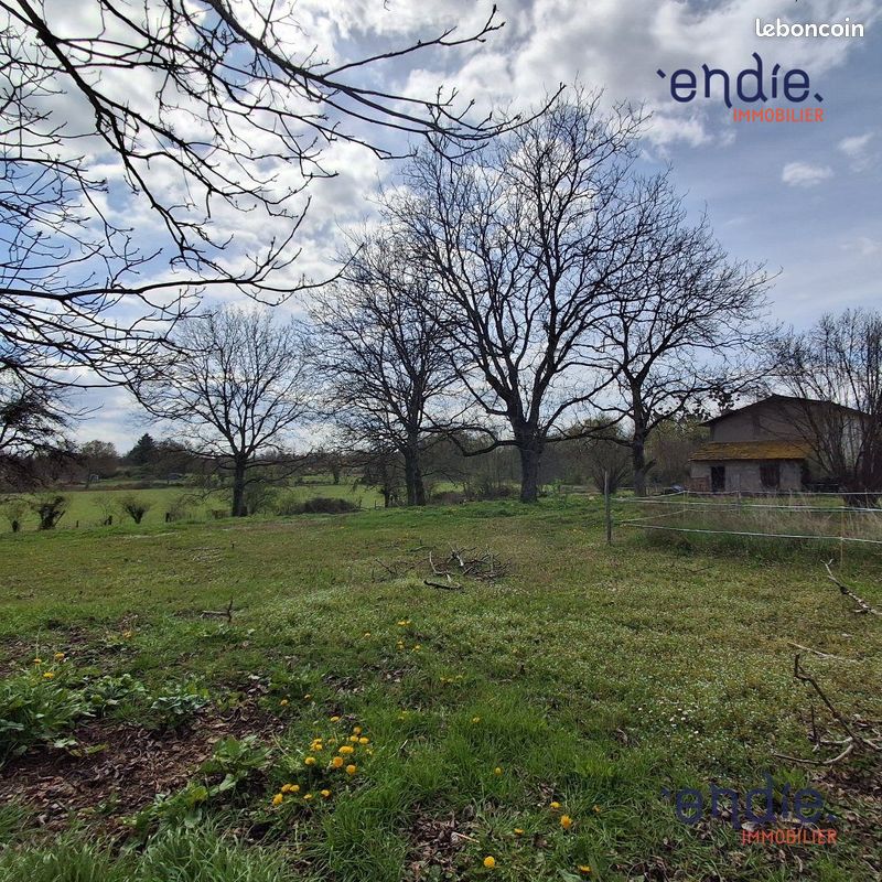 Terrain 3374 m² · à Noalhat · 3 374 m² · 69 000 €