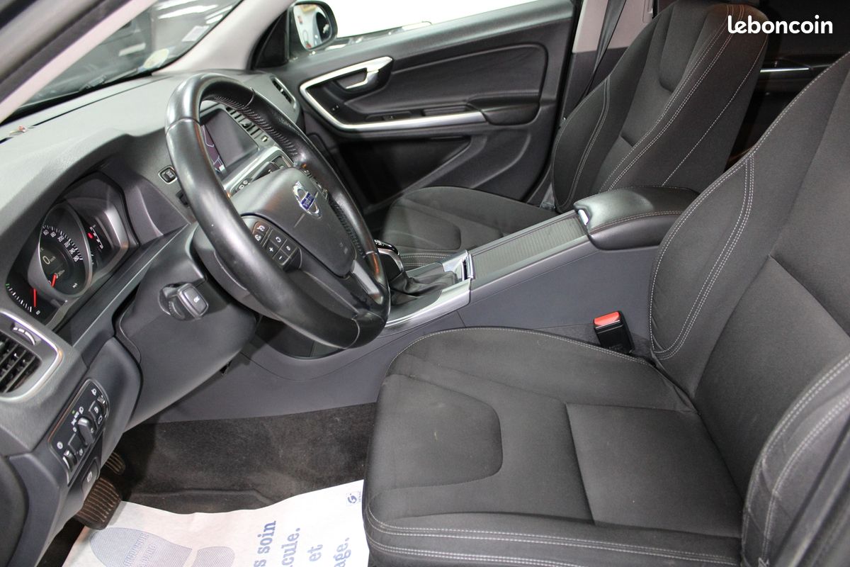 Volvo V60 D2 120CH KINETIC BUSINESS GEARTRONIC (image 8)