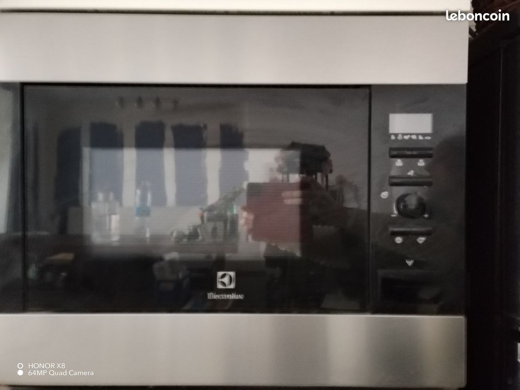 Four micro-ondes encastrable (image 1)