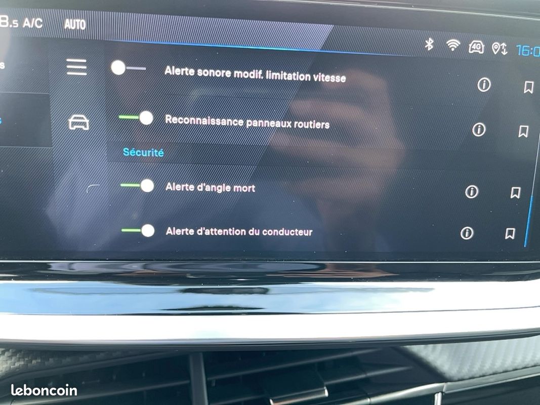 Peugeot 2008 (2) Hybrid 145 e-DCS6 ALLURE (image 24)