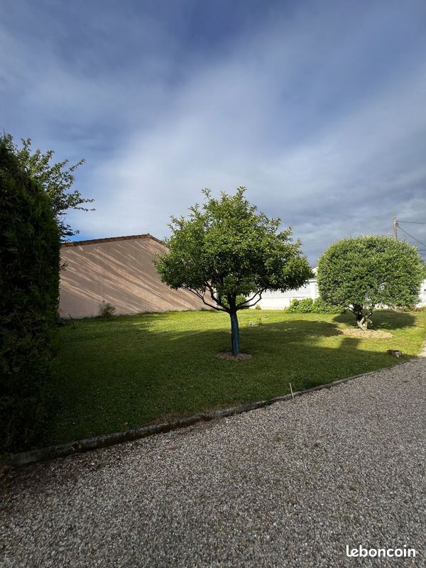 Terrain à bâtir de 300 m² à VILLENAVE-D'ORNON (33) · 159 000 €