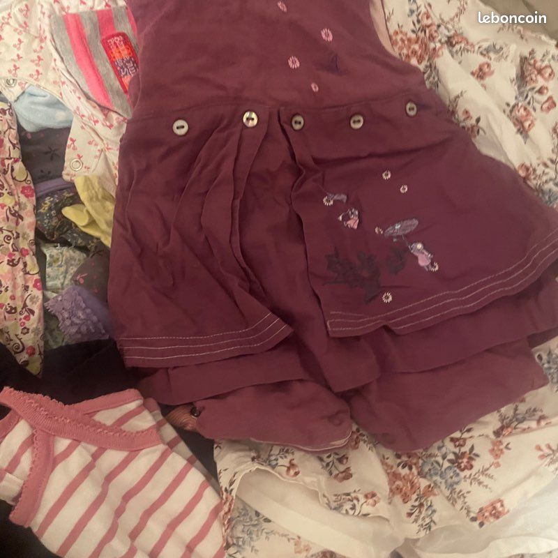 Je vends les deux sacs, 15  les vêtements de bébé fille de l’âge, trois mois jusqu’à 18 mois (image 4)