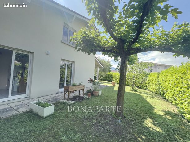 https://img.leboncoin.fr/api/v1/lbcpb1/images/fa/d2/16/fad216f2b790076adc4b615055ed3edefd179db8.jpg?rule=ad-image