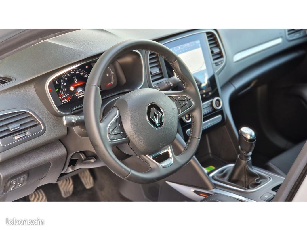 RENAULT MEGANE Mégane 1.5 Blue dCi - 115 2023 IV BERLINE Evolution PHASE 2 (image 40)