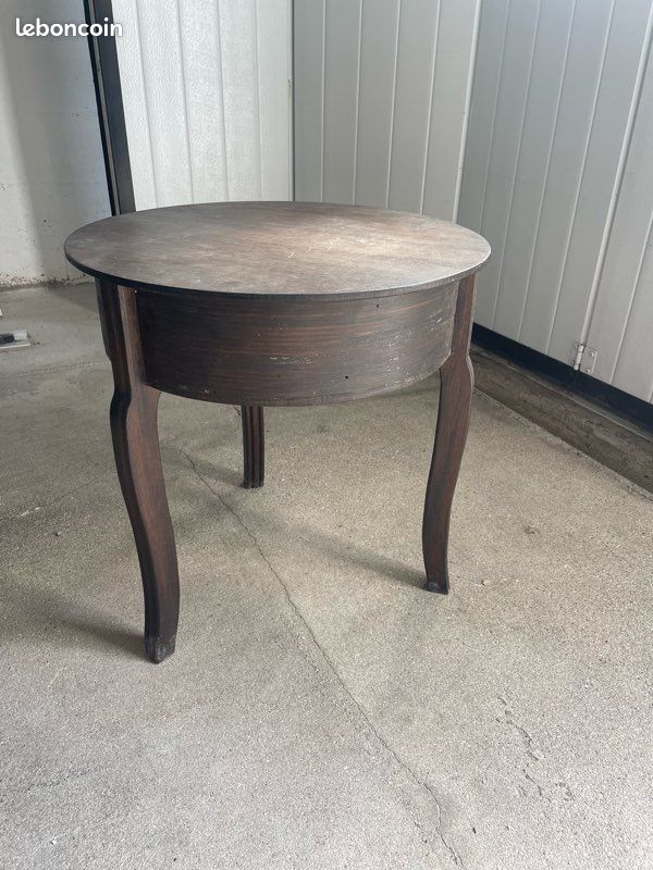 Table d’appoint en bois (image 1)