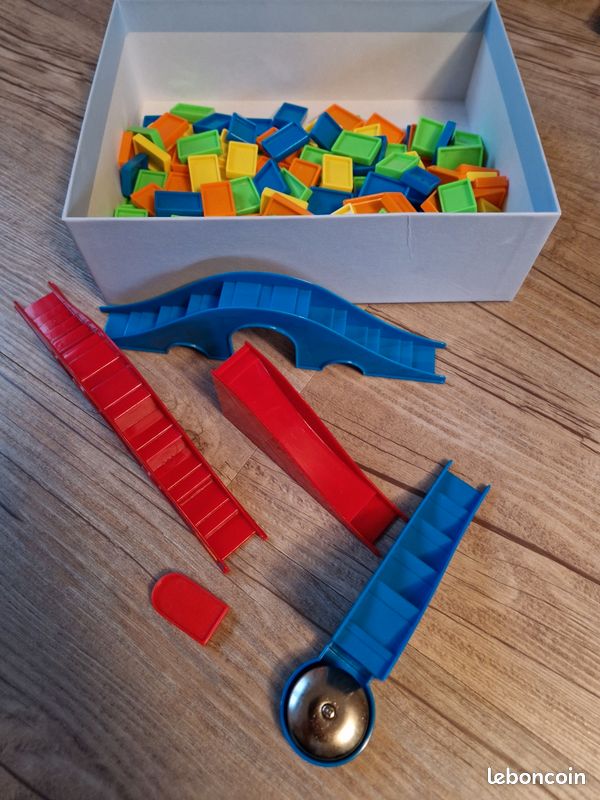 Dominos cascade (image 1)