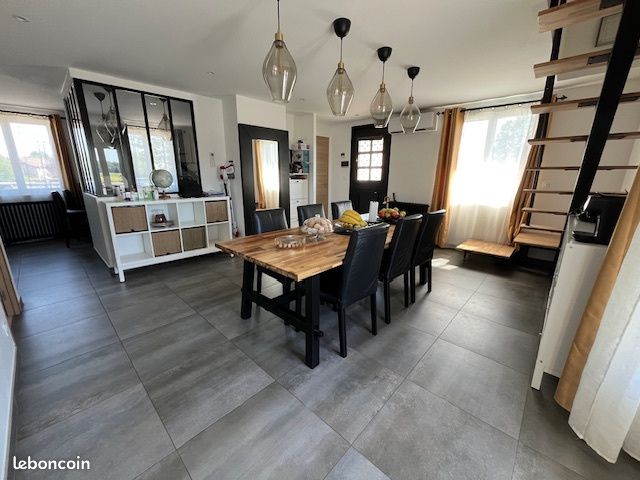 Maison 8 pièces 185 m² · à Saint-André-de-Corcy · 185 m² · 399 500 €