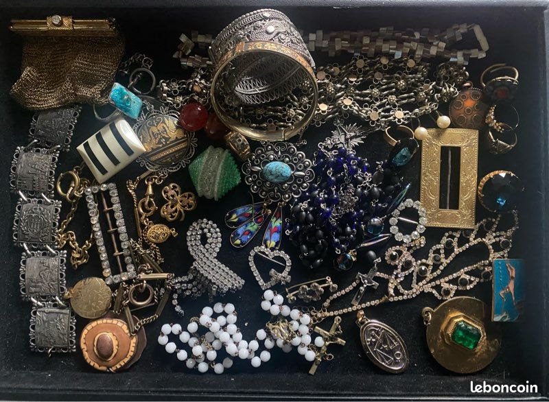 Lot De Bijoux Anciens Vintage - Pendentifs, Bagues, Colliers, Bracelets, Broches (Occasion)