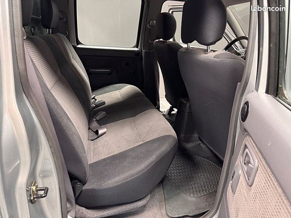 Nissan Navara Double Cab 2.5 dCi 133CH | Faible Kilométrage 4x4 Attelage Climatisation Sièges Cha... (image 7)