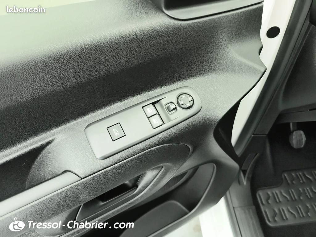 Peugeot Partner FOURGON STANDARD 650 KG BLUEHDI 100 S&S BVM5 ASPHALT (image 28)