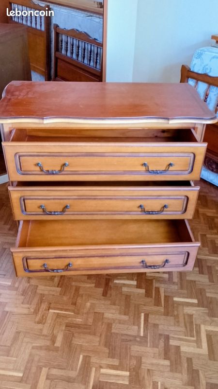 Commode en bois (image 1)