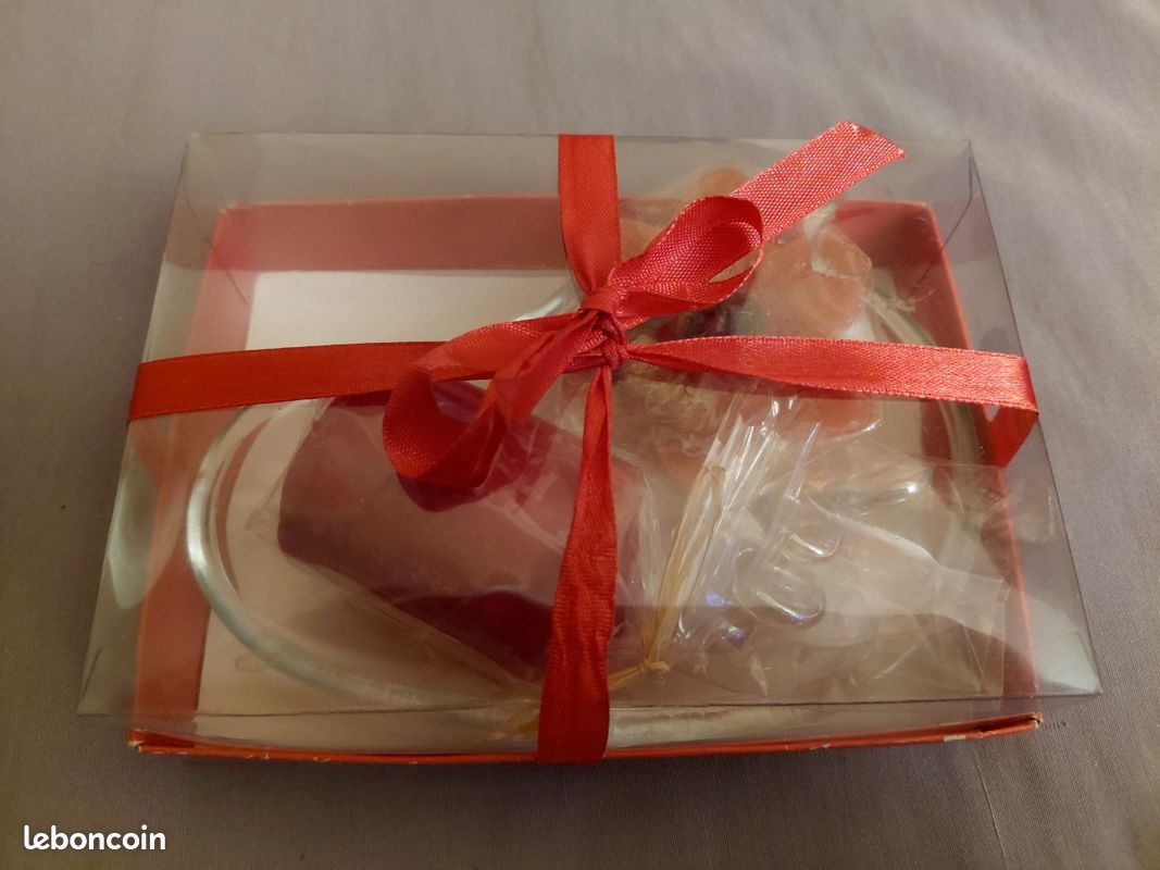 Pour un joli cadeau 2 mini bougies avec perles déco et coupelle (image 1)