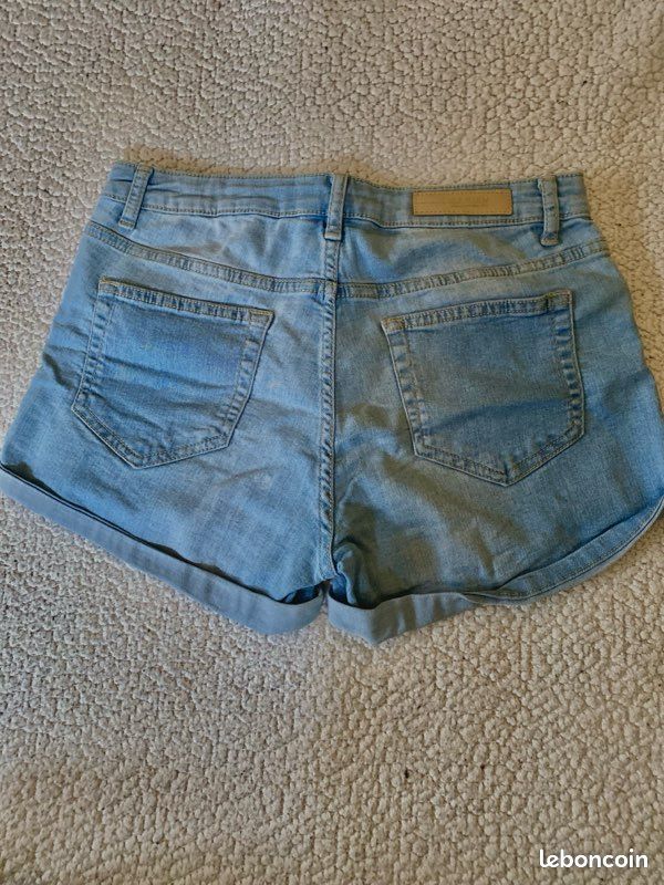Short bleu clair (image 2)