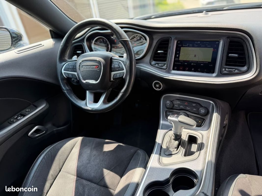 Dodge CHALLENGER GT AWD 3.6 V6 309 ch BVA8 – Toit ouvrant – GPS – Sièges Ventilés (image 5)