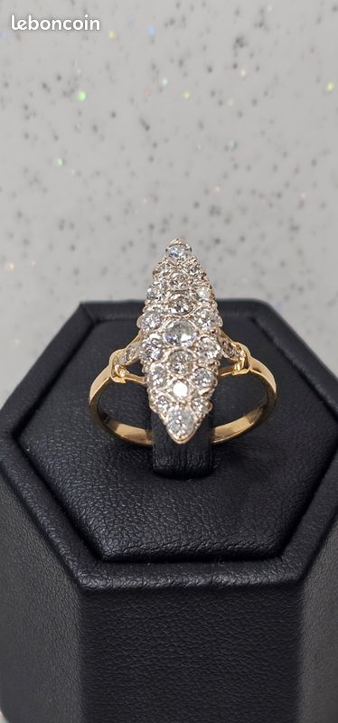BAGUE MARQUISE OR JAUNE ET BLANC 750/000 (18 carats) +DIAMANTS