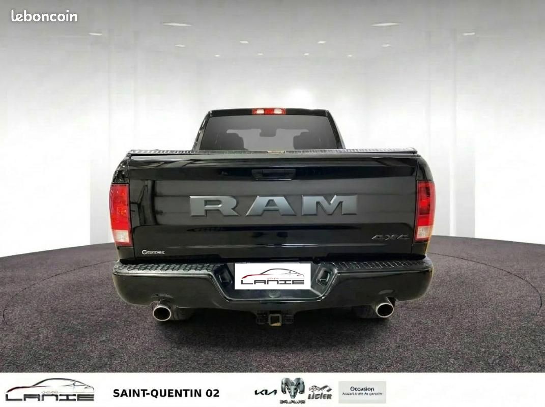 Dodge Ram 1500 CREW CAB 5.7L V8 HEMI CLASSIC PACK BLACK (image 2)