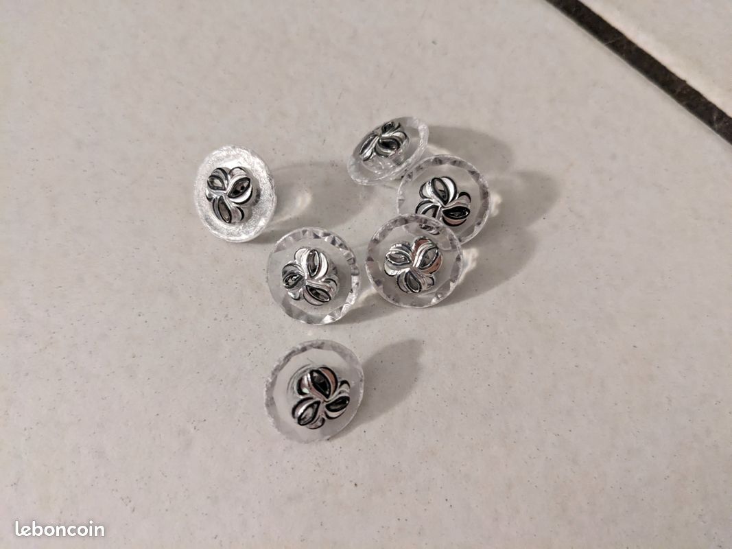 Lot De Boutons En Forme De Fleurs - Diamètre 1,5 Cm - Acrylique Jaune - Neufs Pour Couture Et Créations