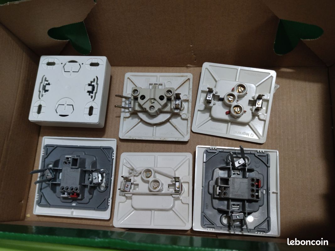 4 interrupteurs et 5 prises (image 3)