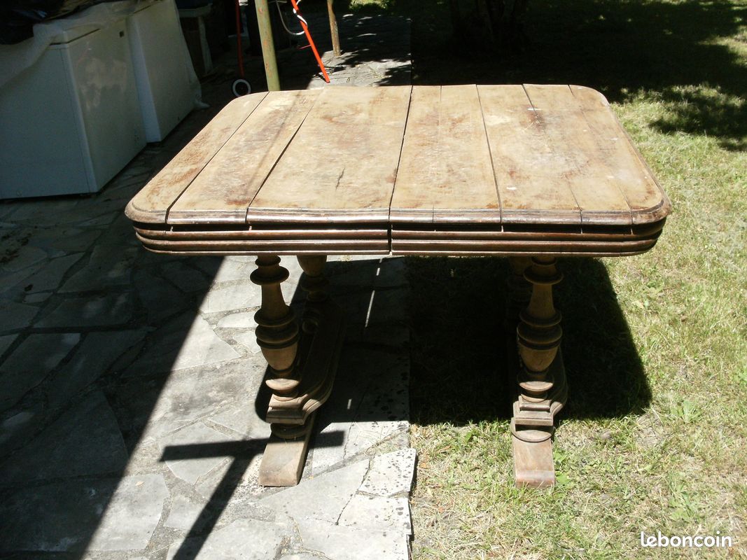 Table ancienne (image 1)