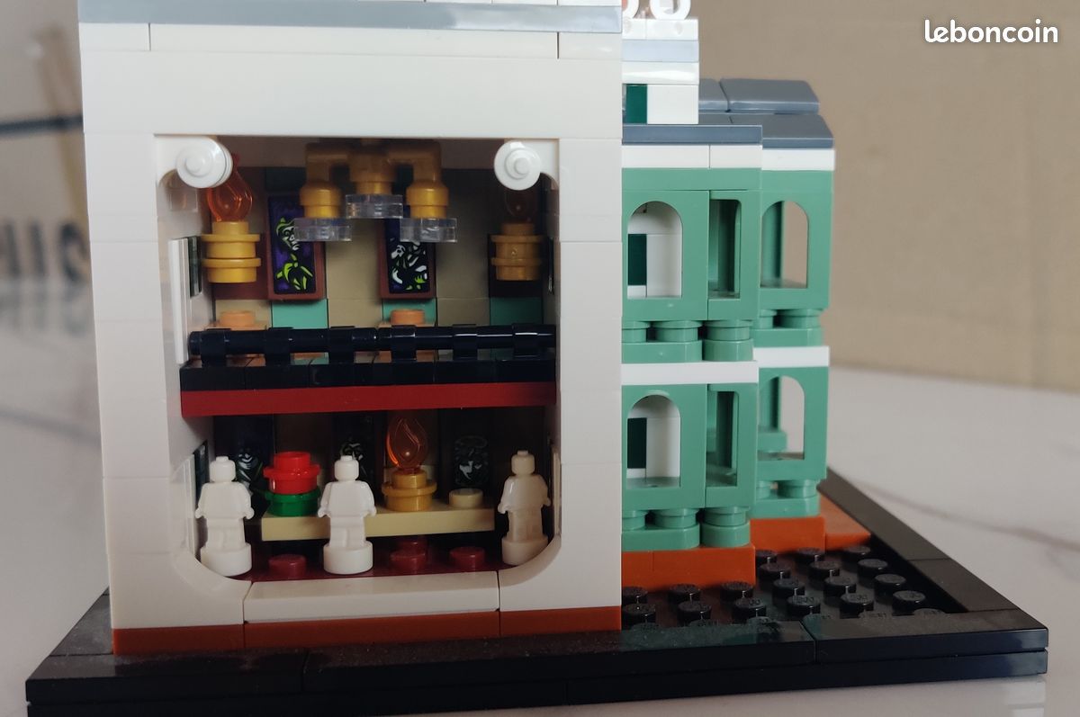 40521 LEGO Mini Disney - Le manoir hanté de Disney miniature (image 5)