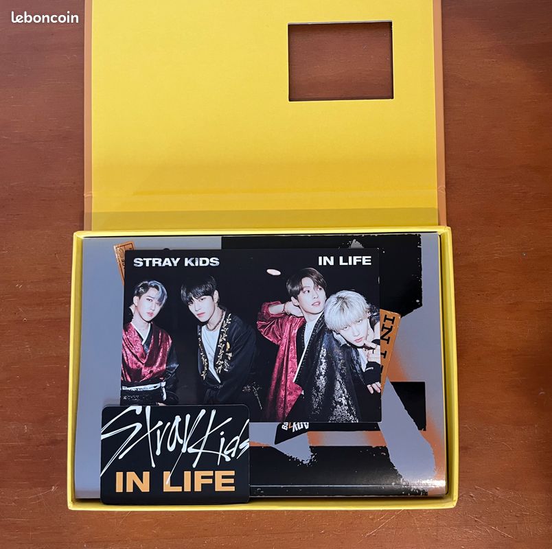 Stray kids album "In Life" (image 2)